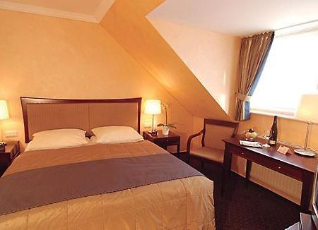 טרייר Hotel Ambiente חדר תמונה